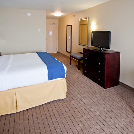 Holiday Inn Express Hotel & Suites Shelbyville By Ihg Kamer foto