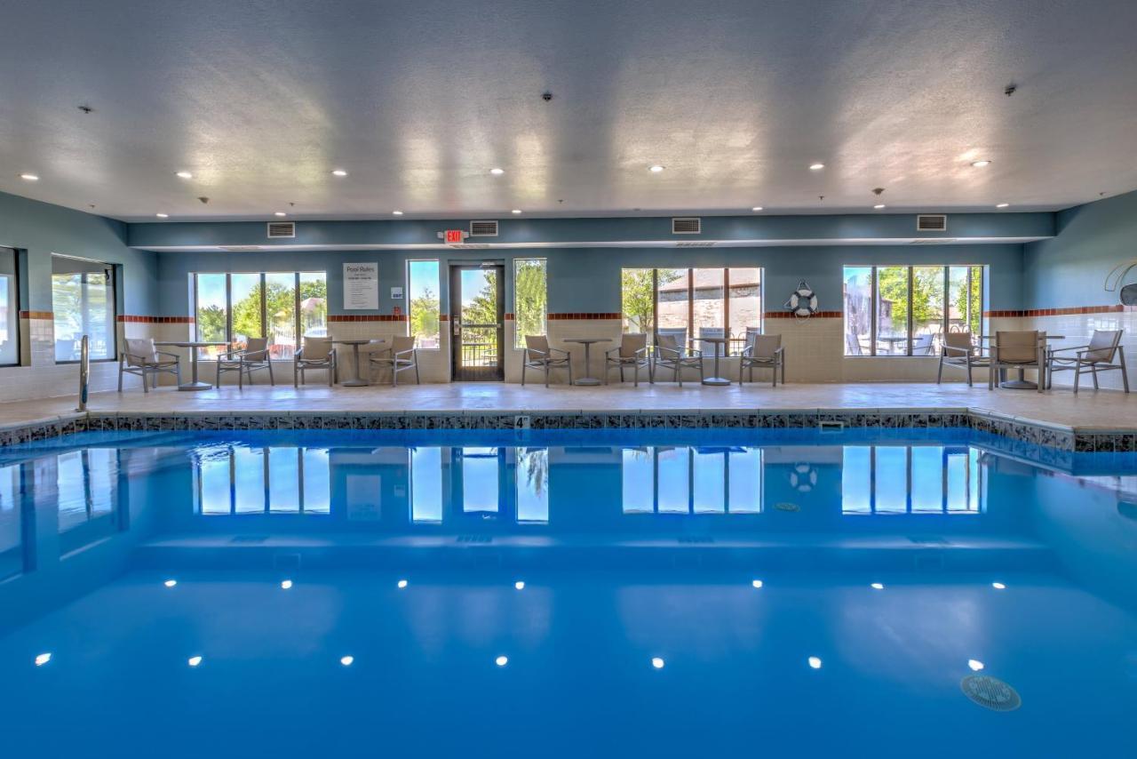 Holiday Inn Express Hotel & Suites Shelbyville By Ihg Buitenkant foto
